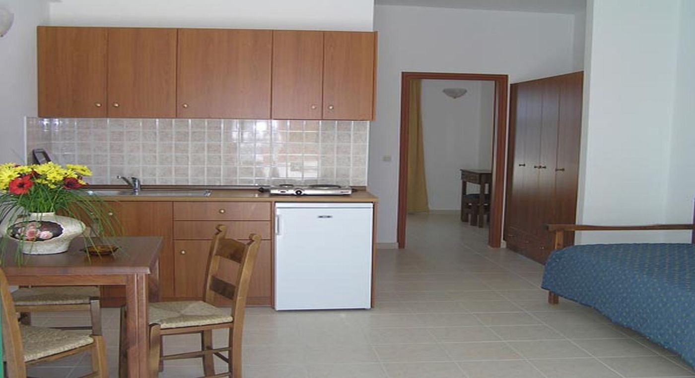 Camari-Gardens-Apartments-Room-21