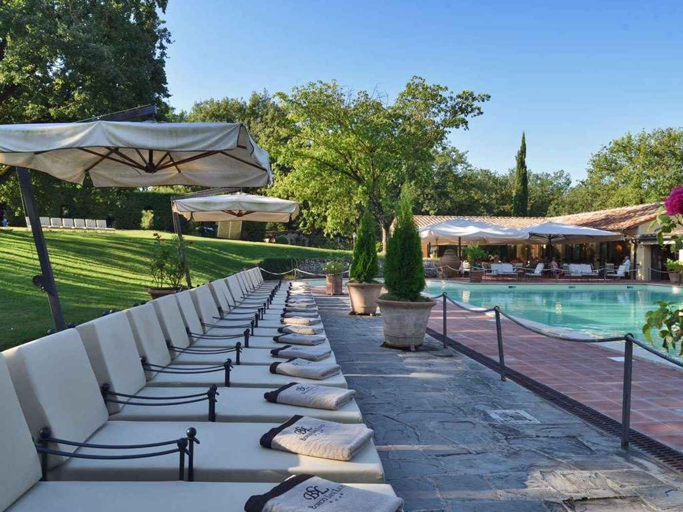 Hotel-Borgo-San-Luigi-Pool-54