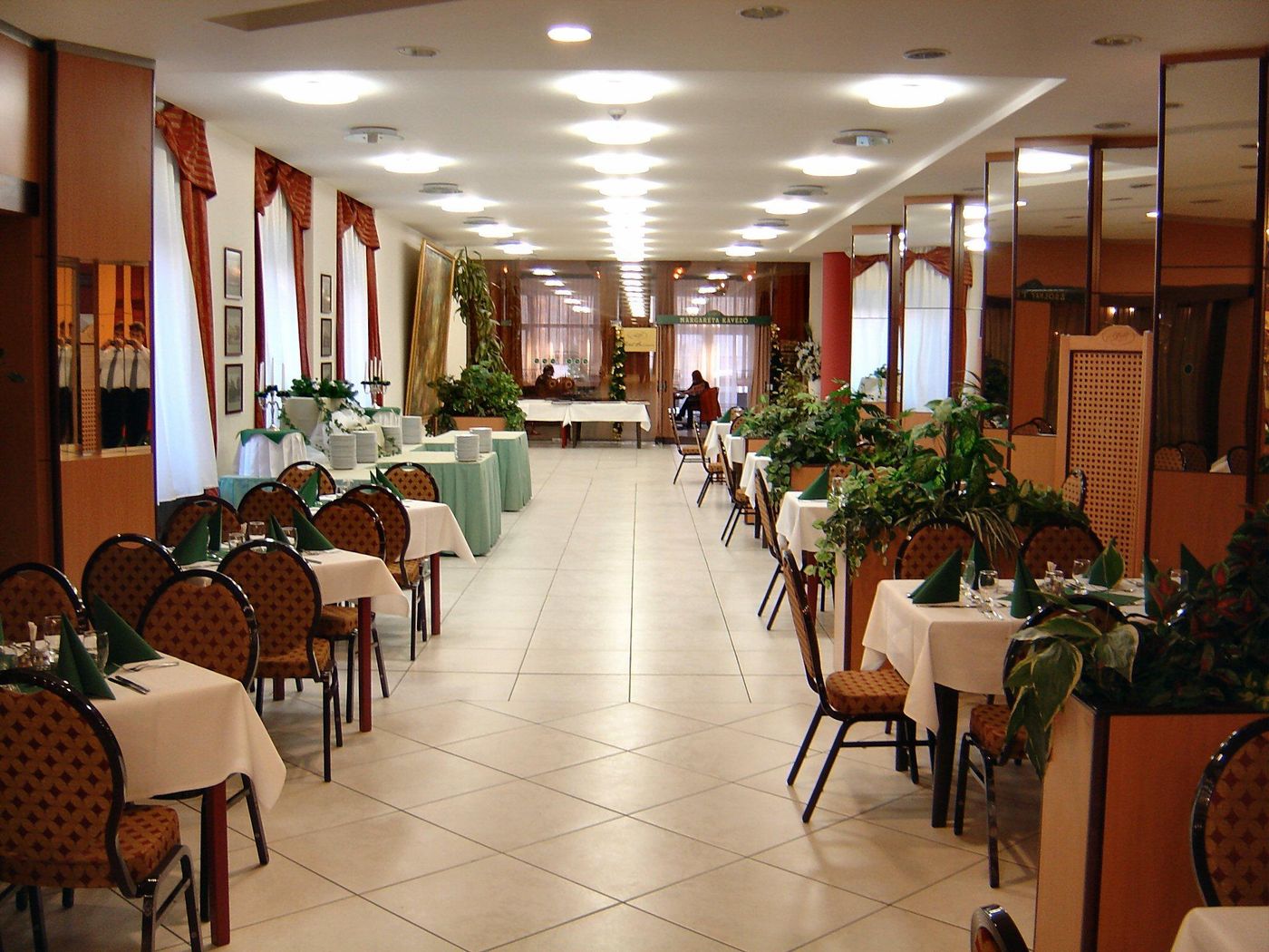 Benczur-Hotel-Lobby-53