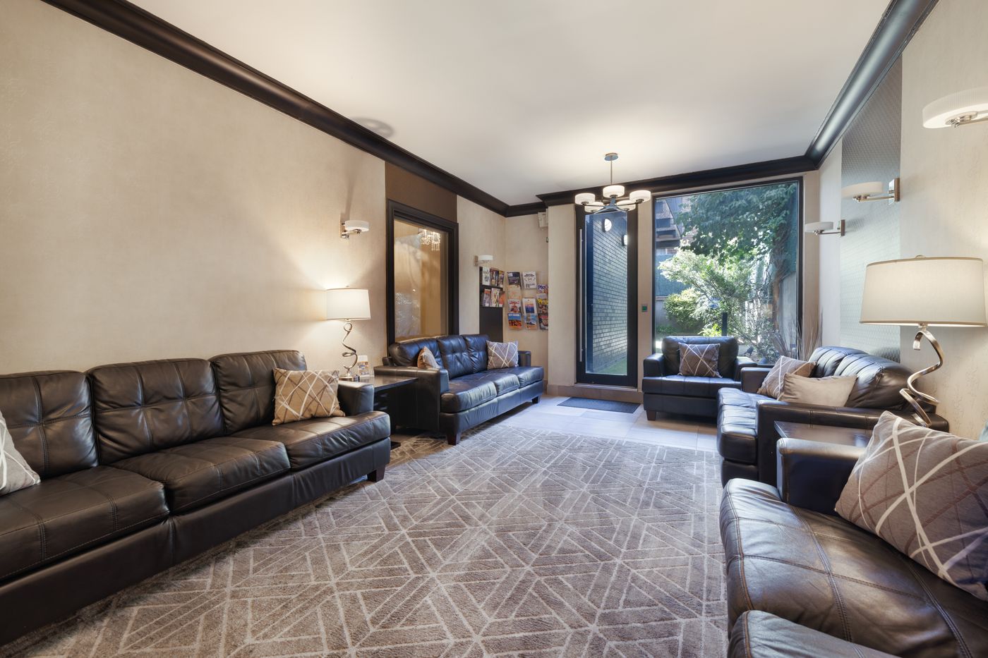 Condor-Hotel-by-Luxurban-Lobby-4