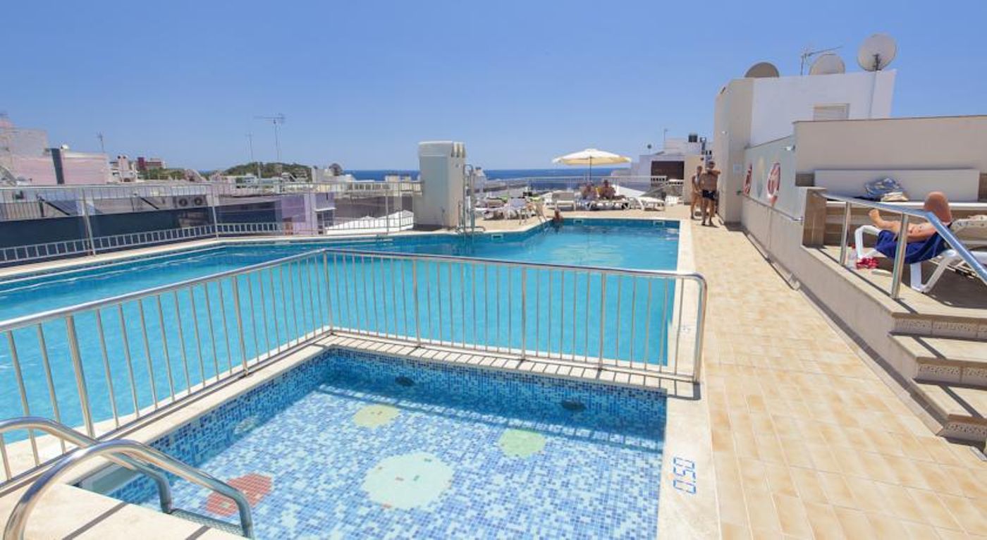 Duquesa-Playa-Pool-3