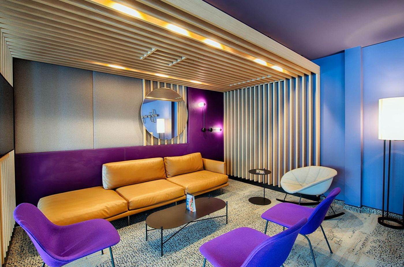 B-B-HOTEL-Berlin-City-West-Lobby-4