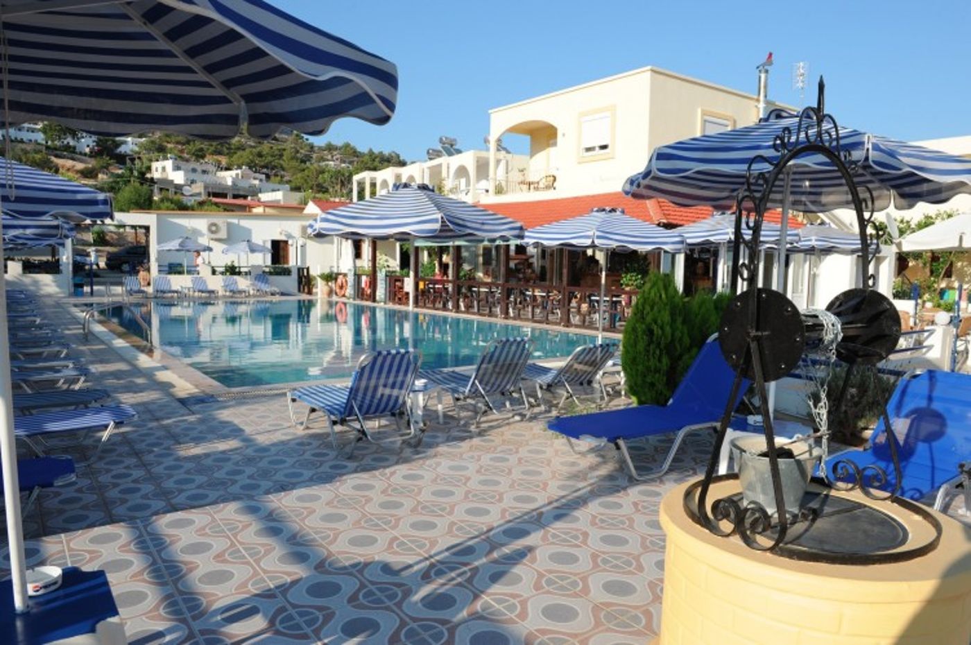 Chrysanthi Hotel - Apartments