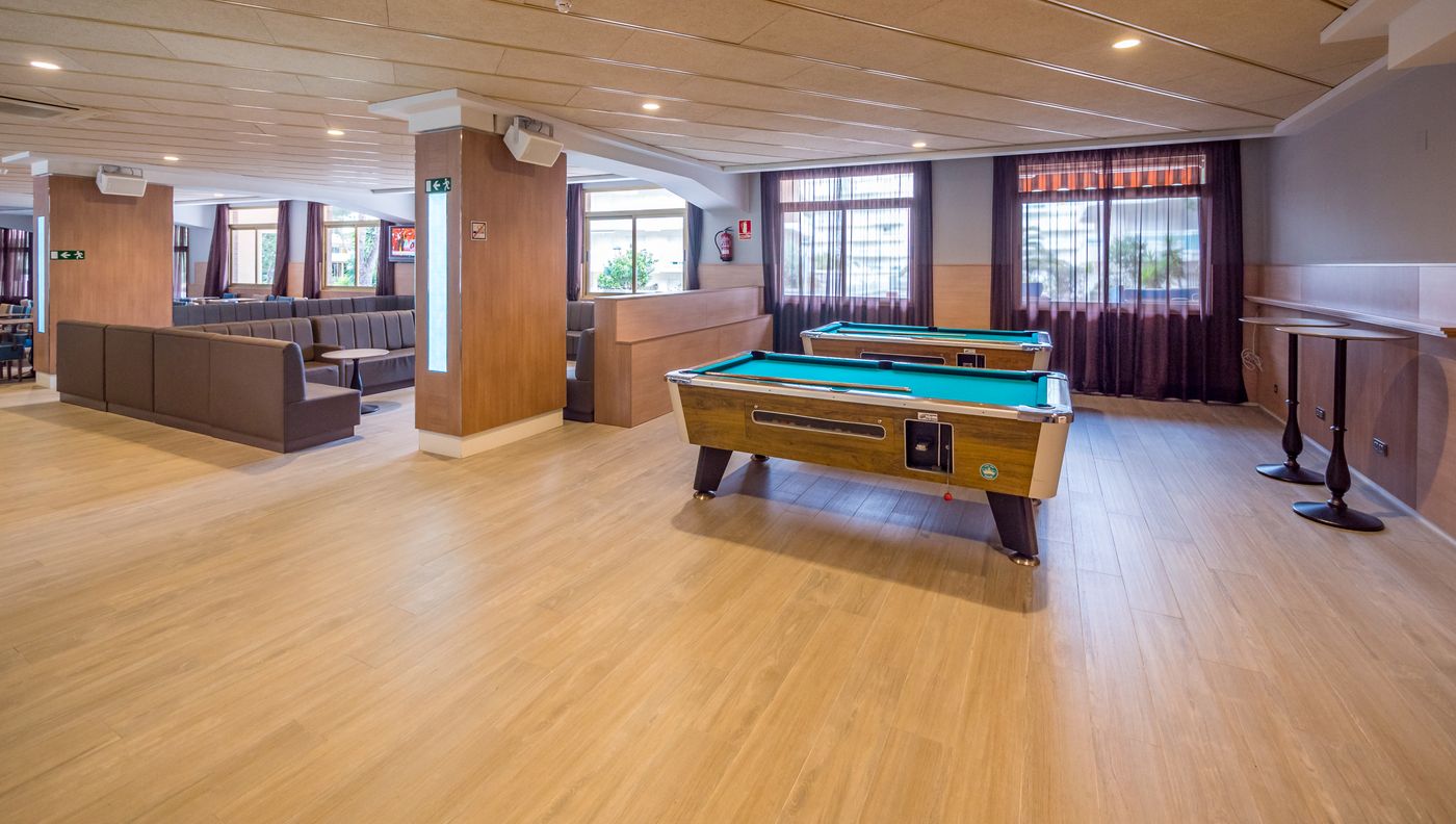 Golden-Avenida-Family-Suites-Sports-and-Entertainment-46