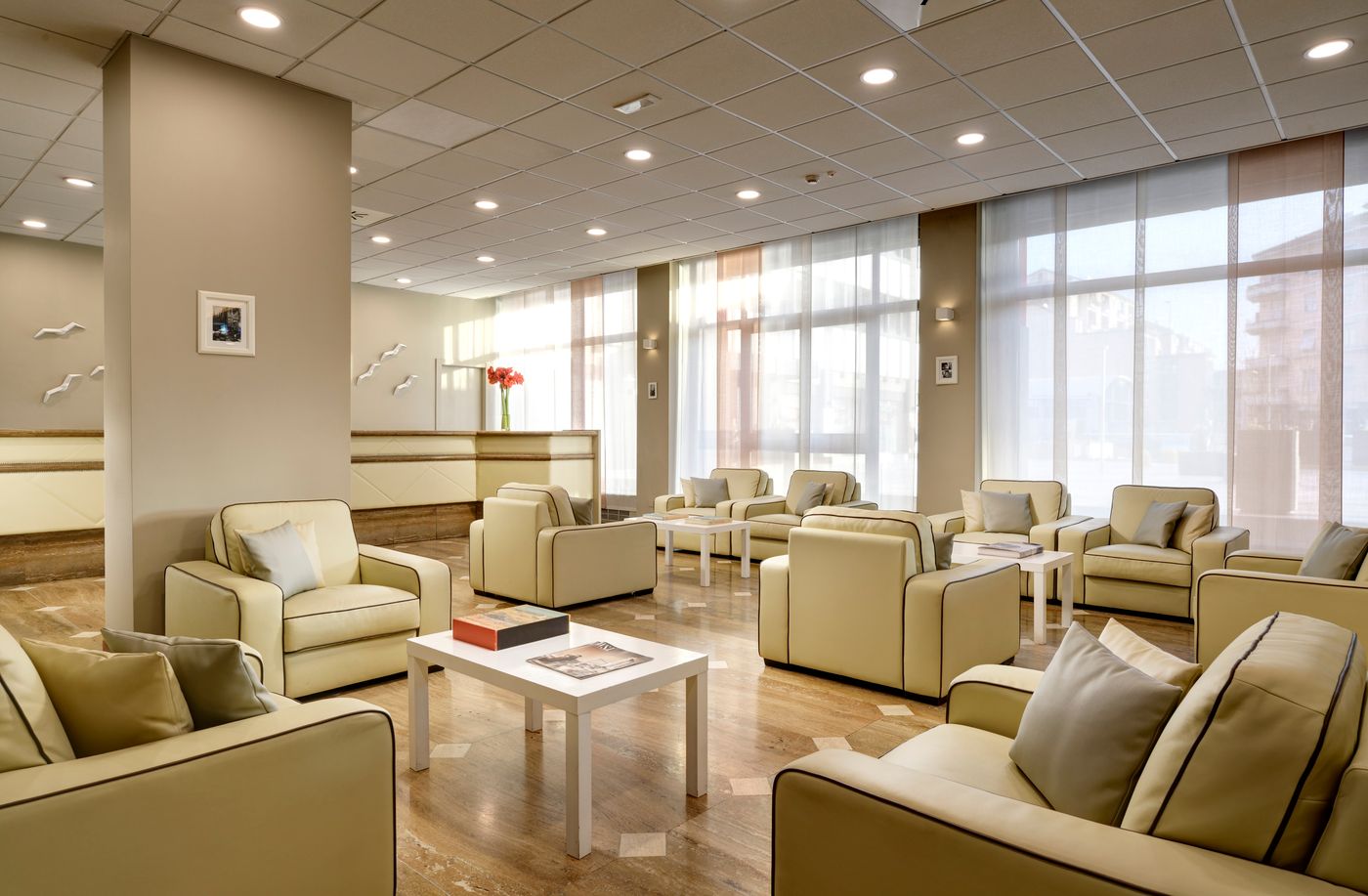 Atahotel-Contessa-Jolanda-Residence-Lobby-9