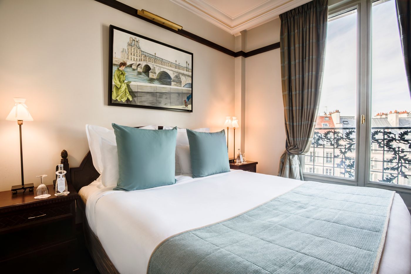 Hotel-Signature-Saint-Germain-des-Pres-Room-17