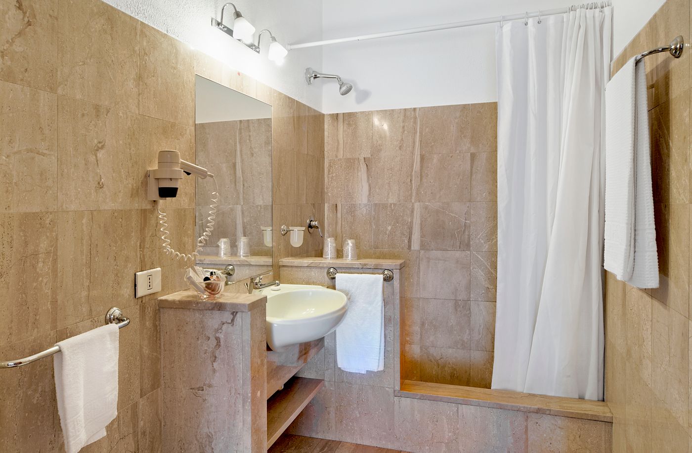 Colonna-Palace-Hotel-Mediterrano-Room-8