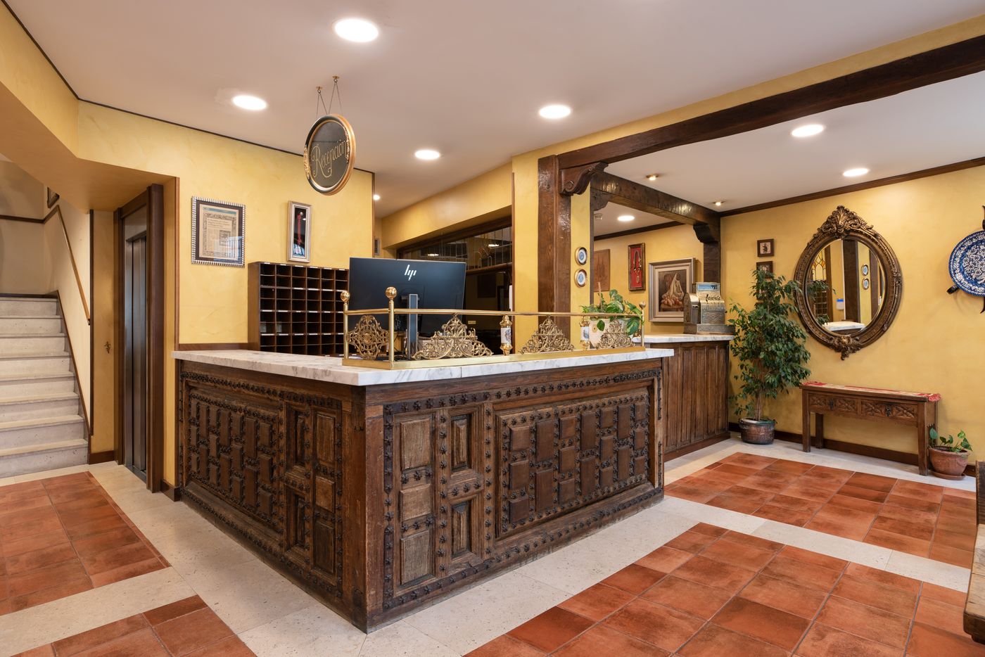 Crisol Meson del Cid-Spain-BURGOS-Lobby-8