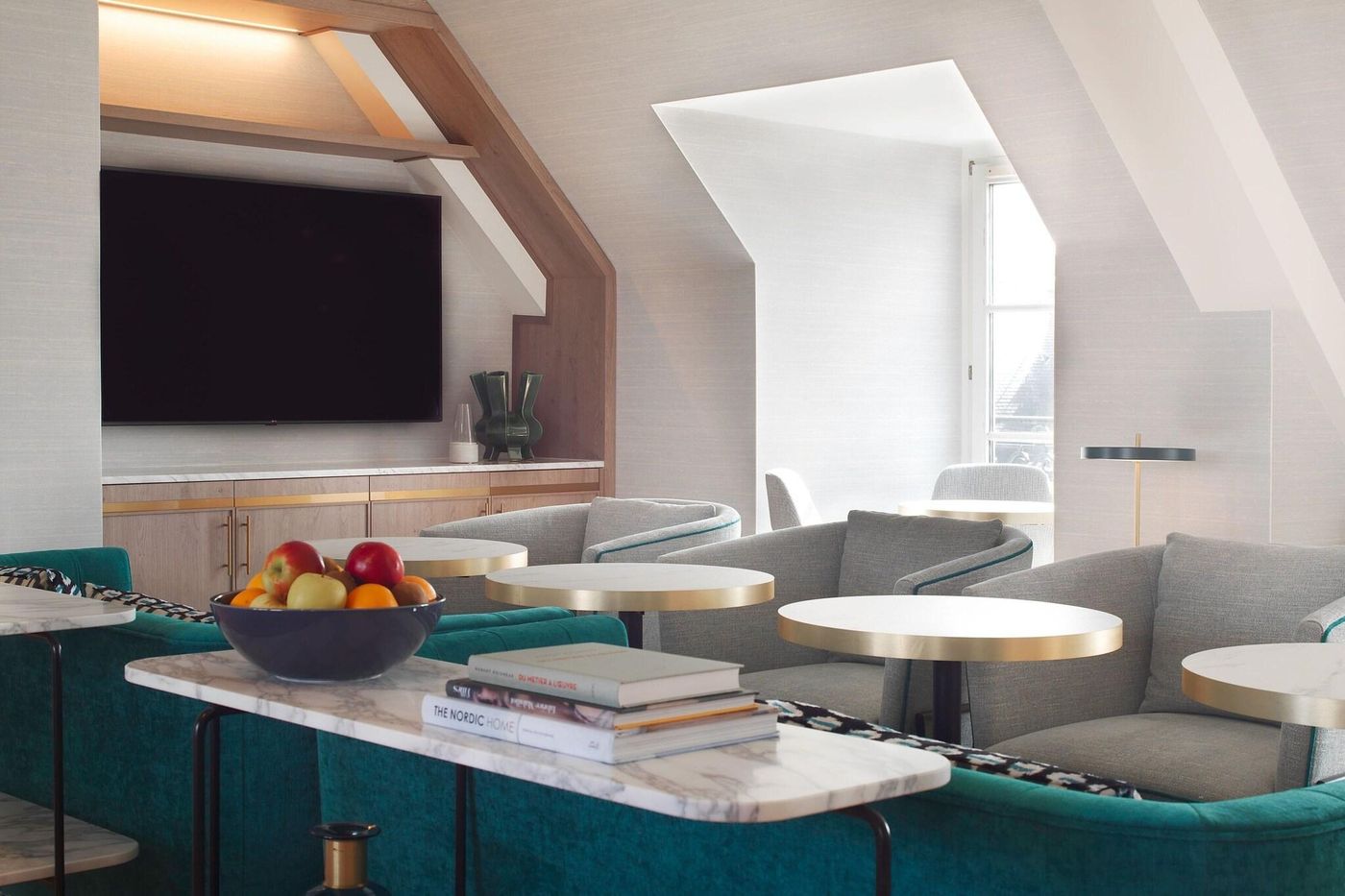 Marriott-Hotel-Paris-Opera-Ambassador-Lobby-15