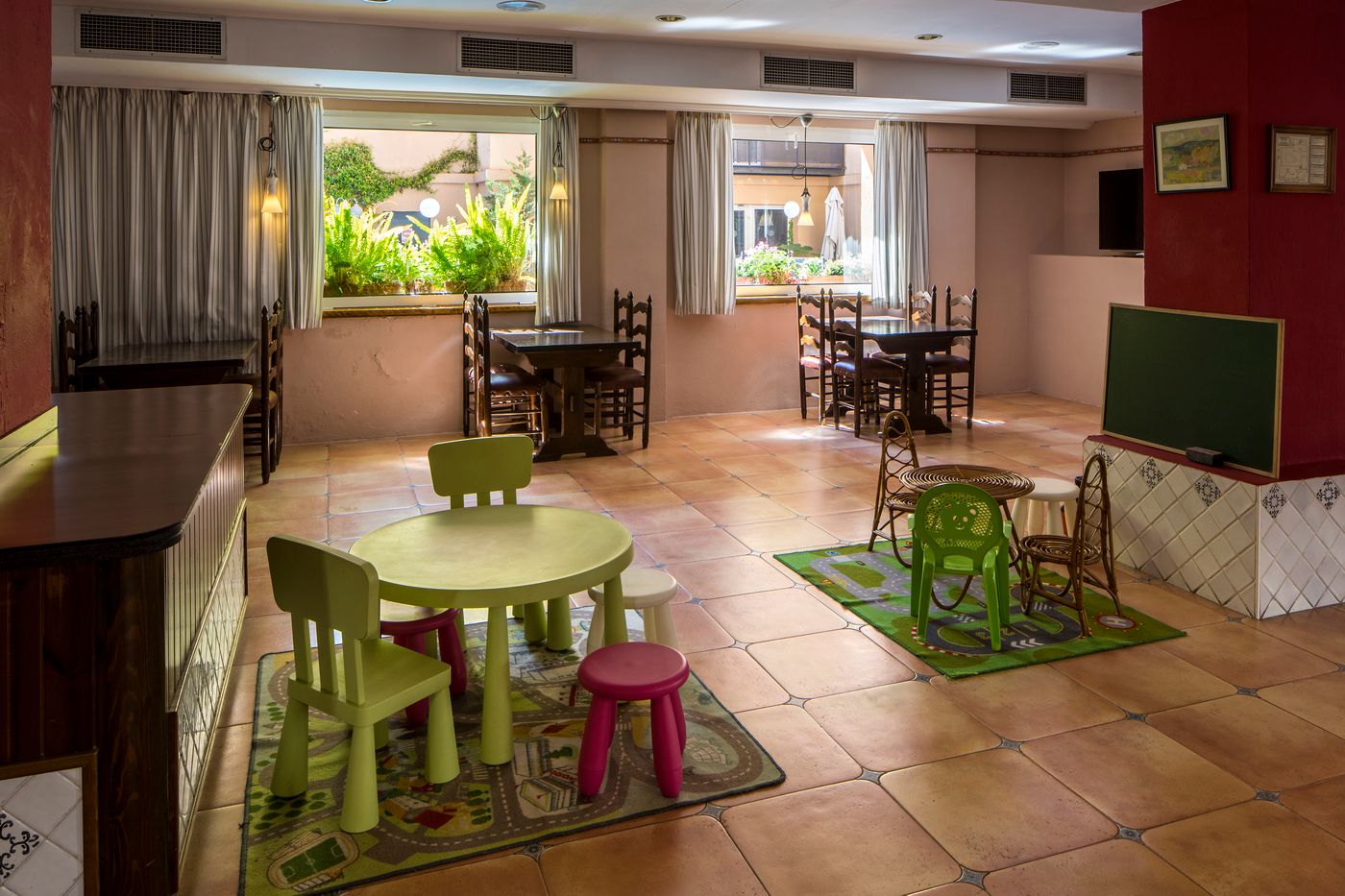 URH-Tossa-de-Mar-Sports-and-Entertainment-56