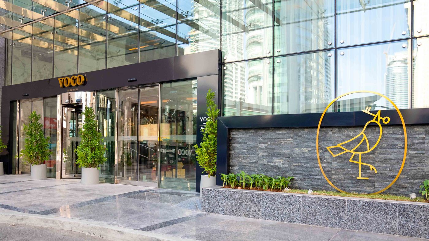 Bonnington-Jumeirah-Lakes-Towers-Lobby-11