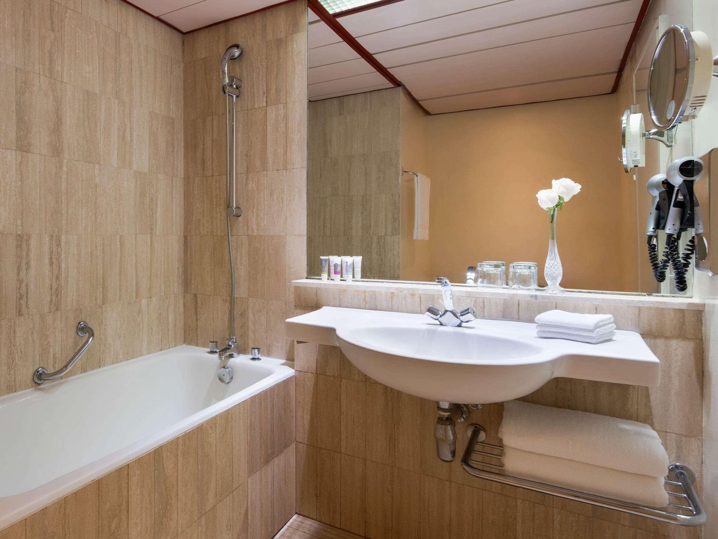 Treffen-House-Doha-Room-28