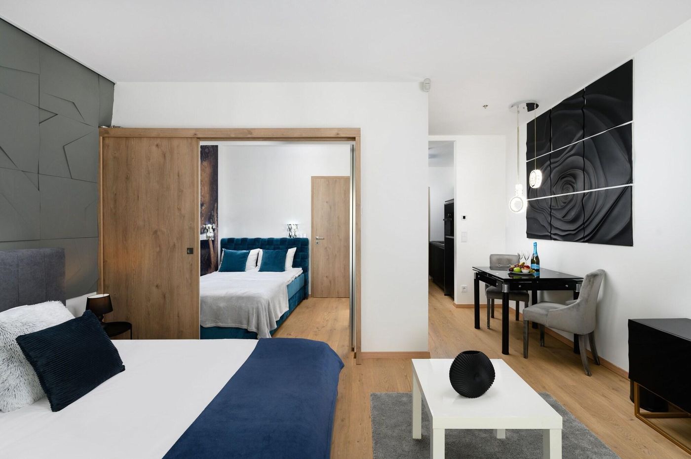 Hotel-Emerald---Suites-Room-32