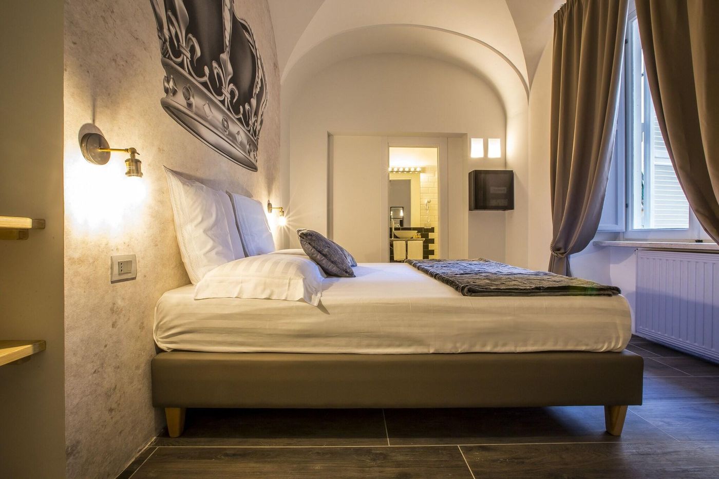Trevi-Contemporary-Suite-Room-4