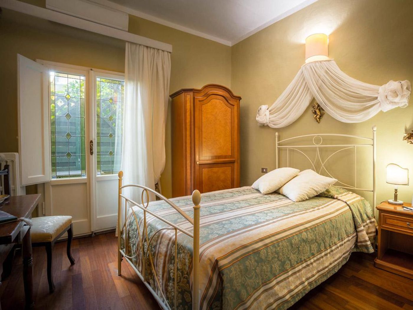 Palazzo-Dal-Borgo-Room-13