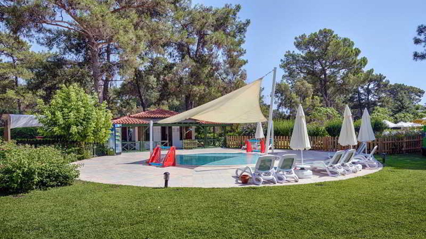 Ma-Biche-Kemer-Pool-23