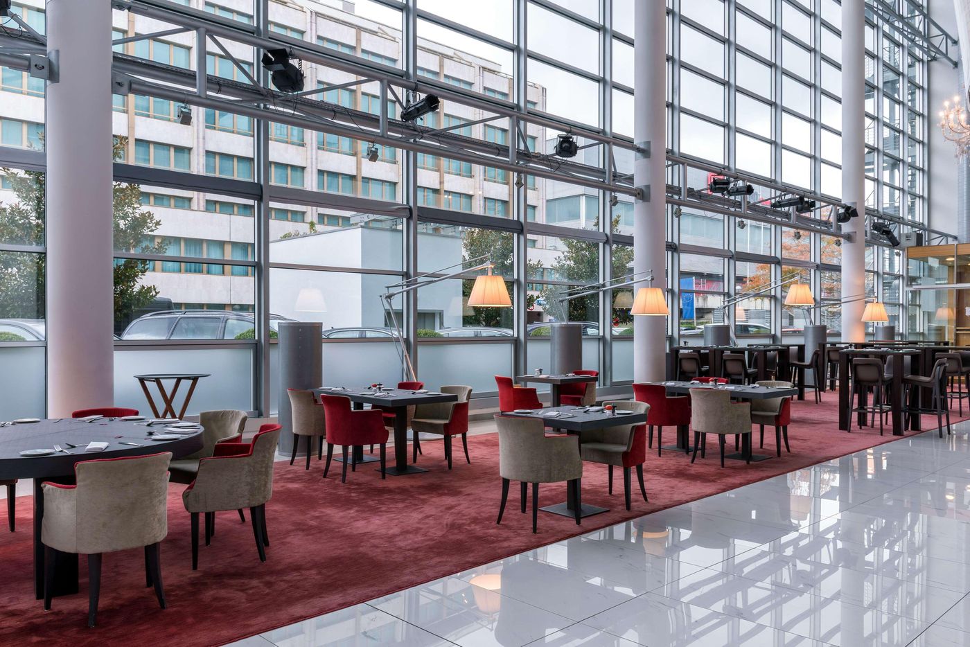 Hilton-Geneva-Hotel---Conference-Centre-Bar-13