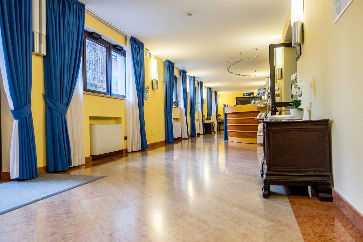 Garda Family House-Italy-CASTELLETTO DI BRENZONE-Lobby-2