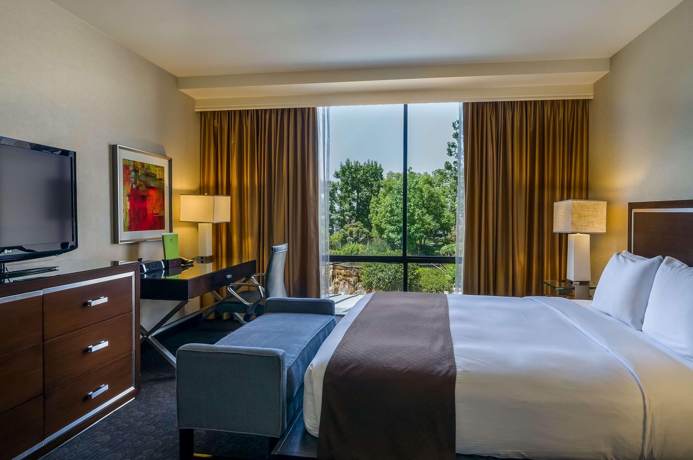 Doubletree-by-Hilton-Los-Angeles-Downtown-Room-10