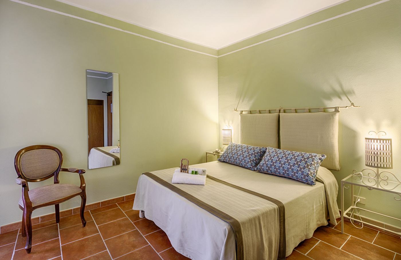 Colonna-Palace-Hotel-Mediterrano-Room-2