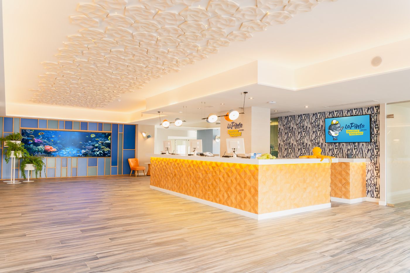 Hovima-La-Pinta-Beachfront-Family-Hotel-Lobby-57