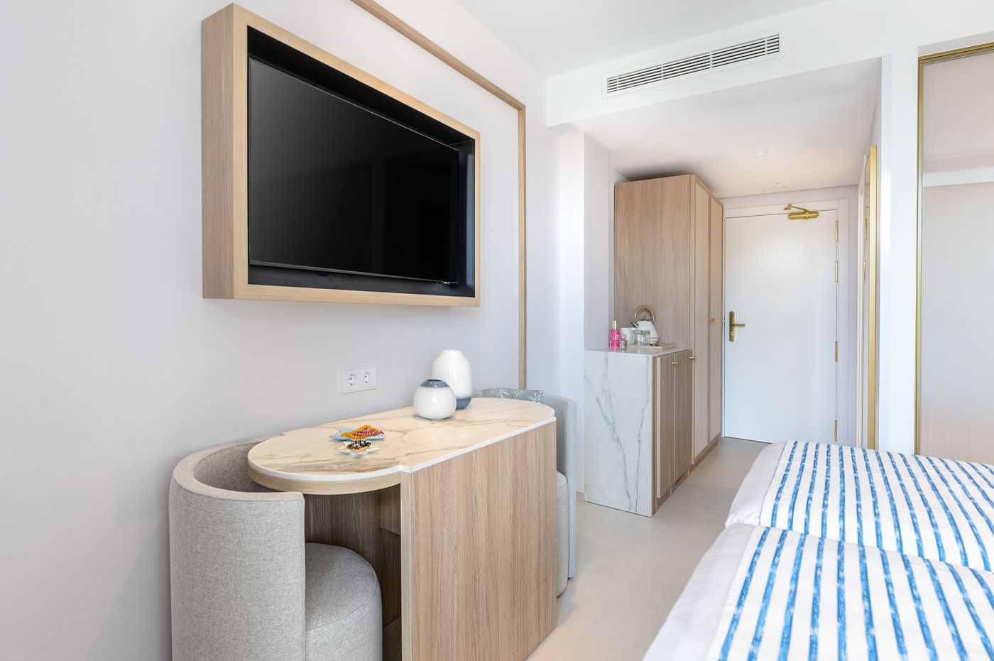 18.08.25 Vibra Yamm Urban Hotel - Adults Only