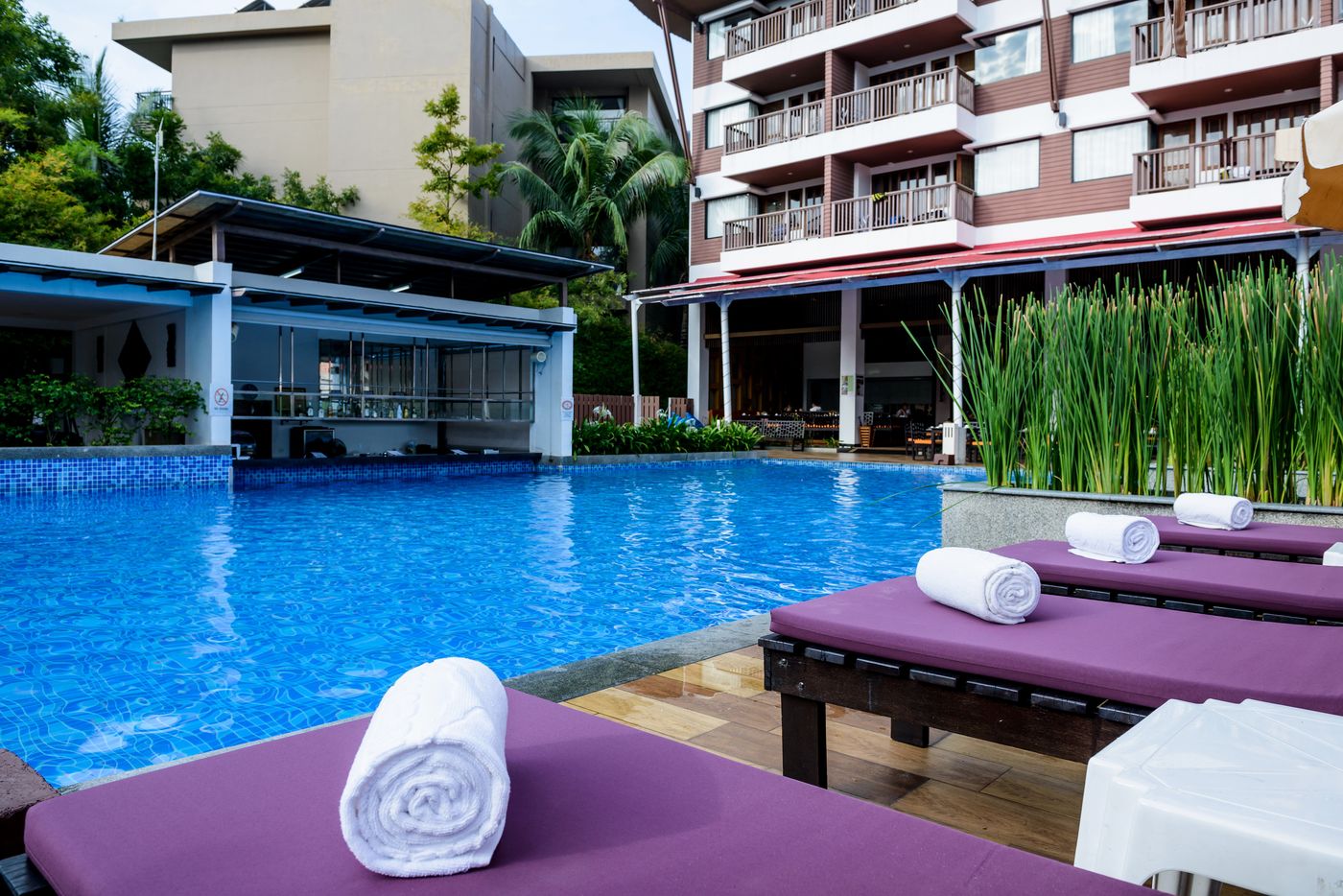 Peach-Blossom-Resort-Pool-2