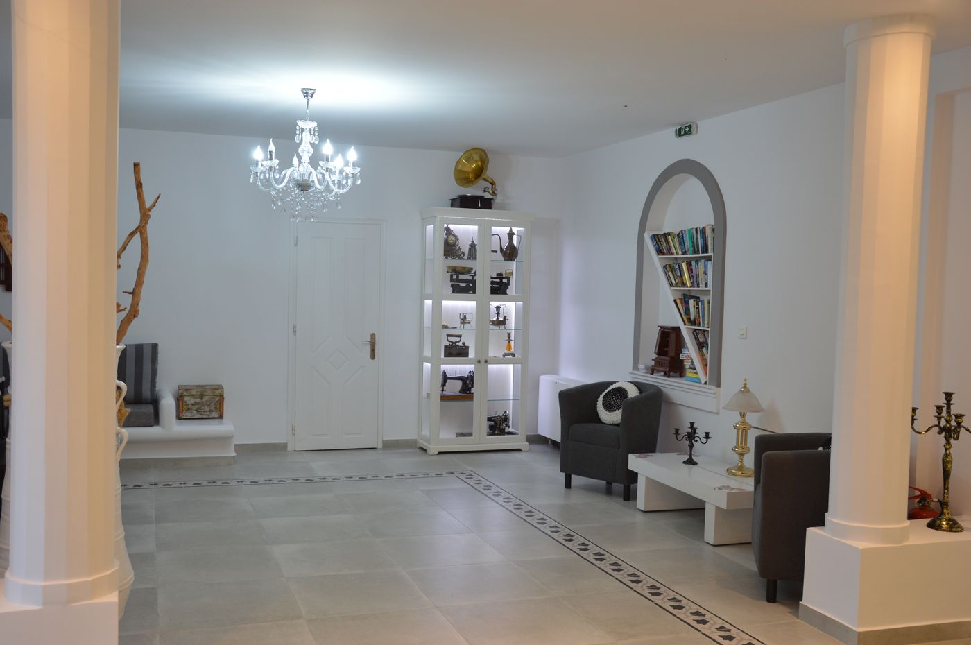 Villa-Olympia-Lobby-53