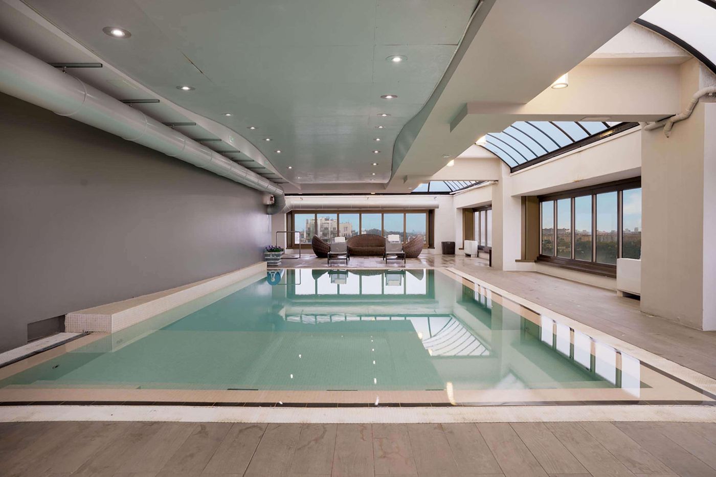 Best-Western-Plus-The-Hub-Hotel-Pool-36