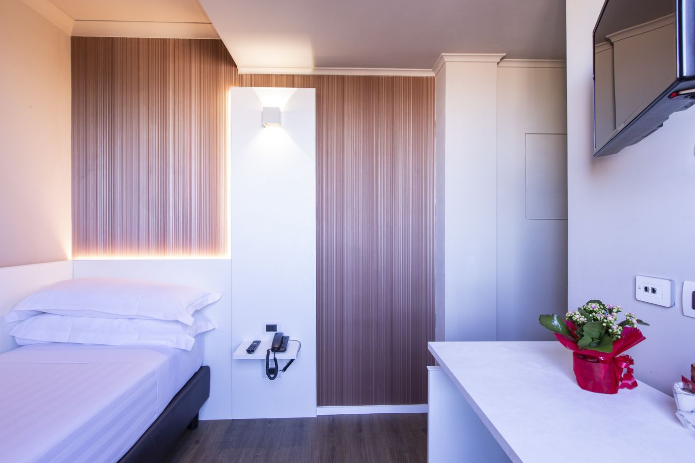 The-Smooth-Rome-Room-26