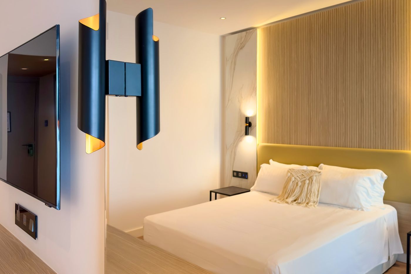 Cavo-Maris-Beach-Room-33