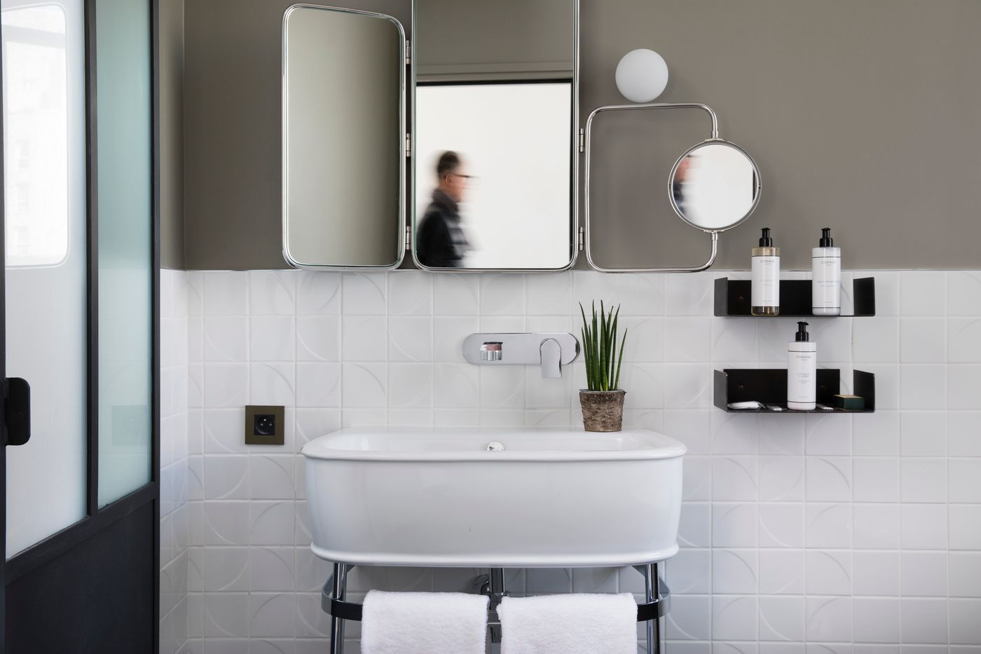 Les-Deux-Girafes-Room-41