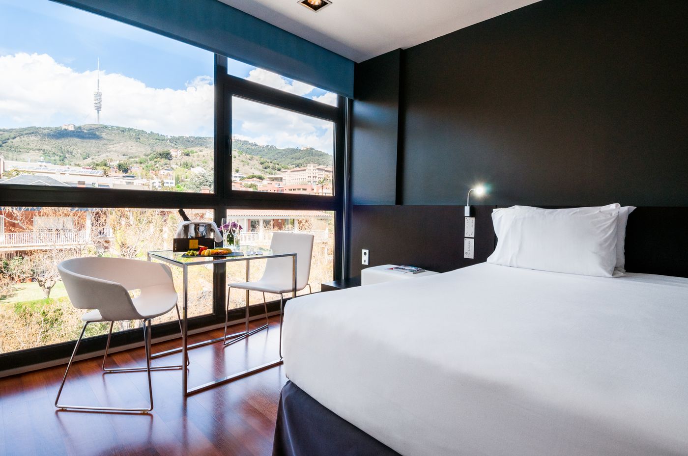 Ikonik Angli-Spain-BARCELONA-Room-10