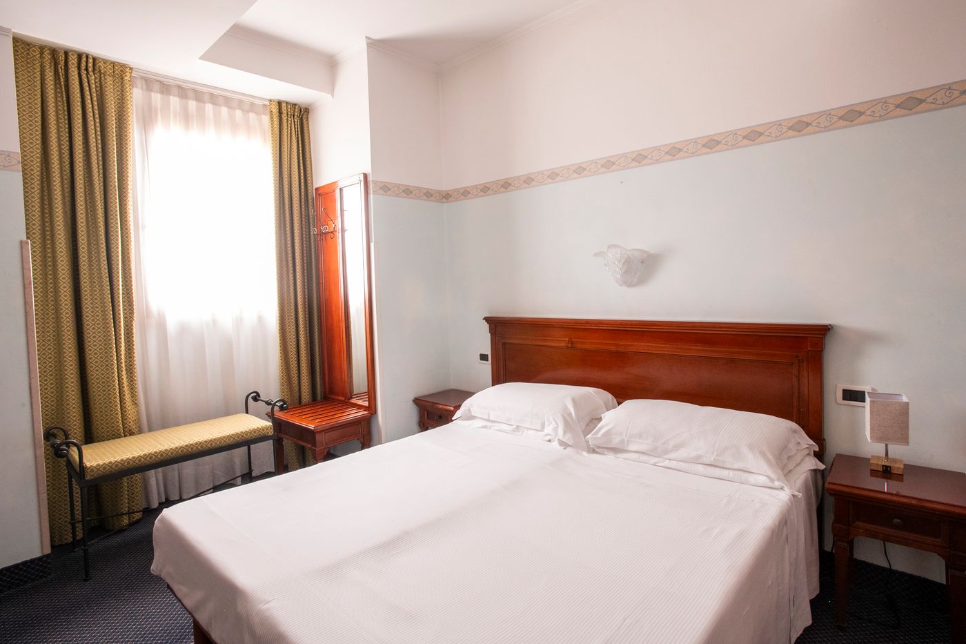 Russo-Palace-Room-18