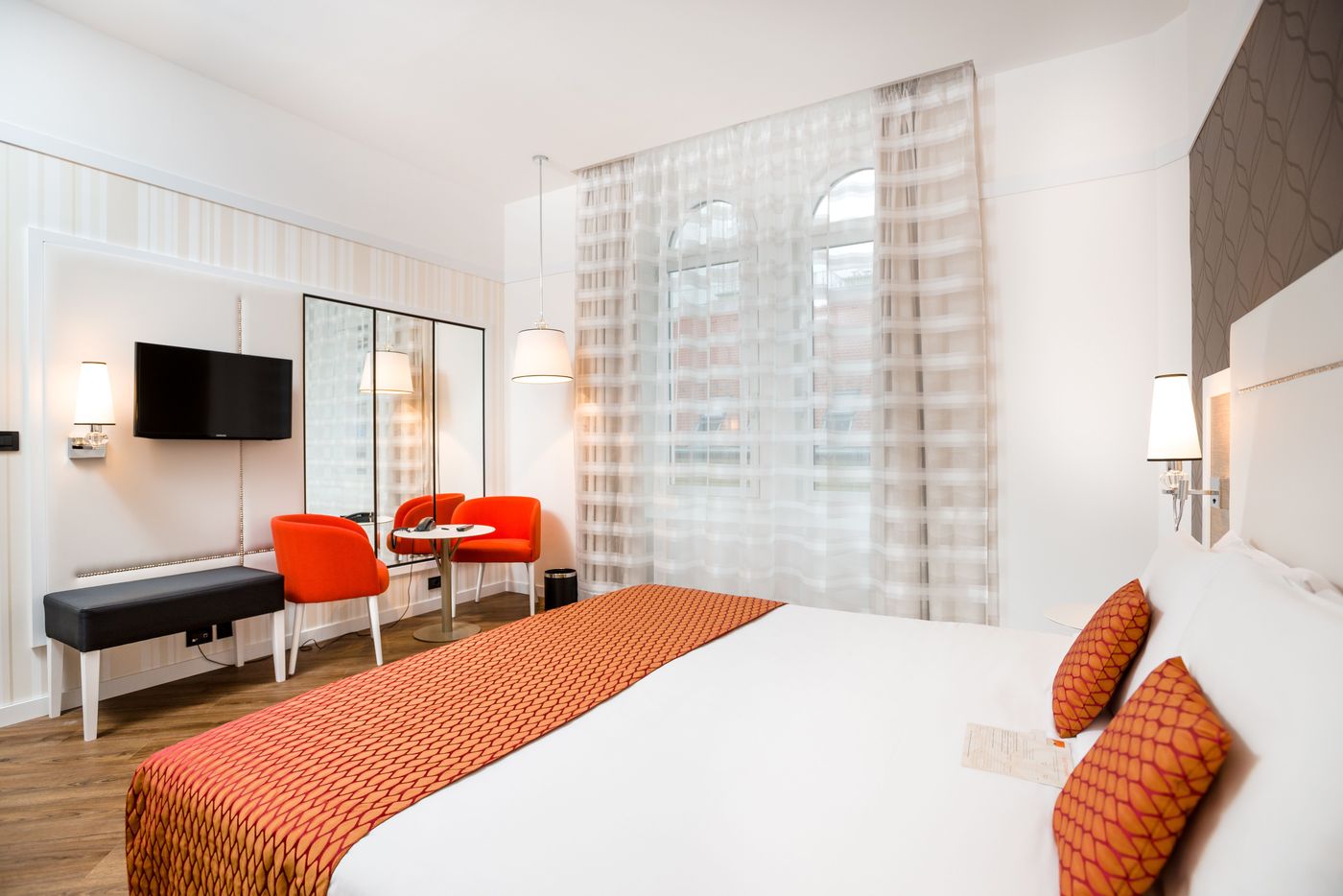 Ikonik-Parlament-Room-12