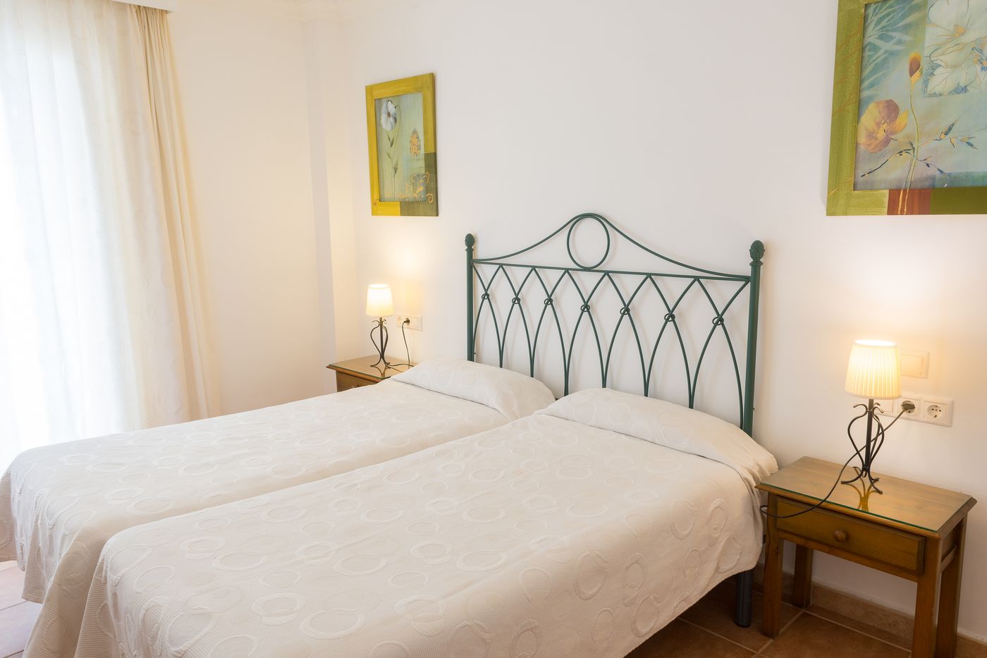 Hamilton-Court-Room-20