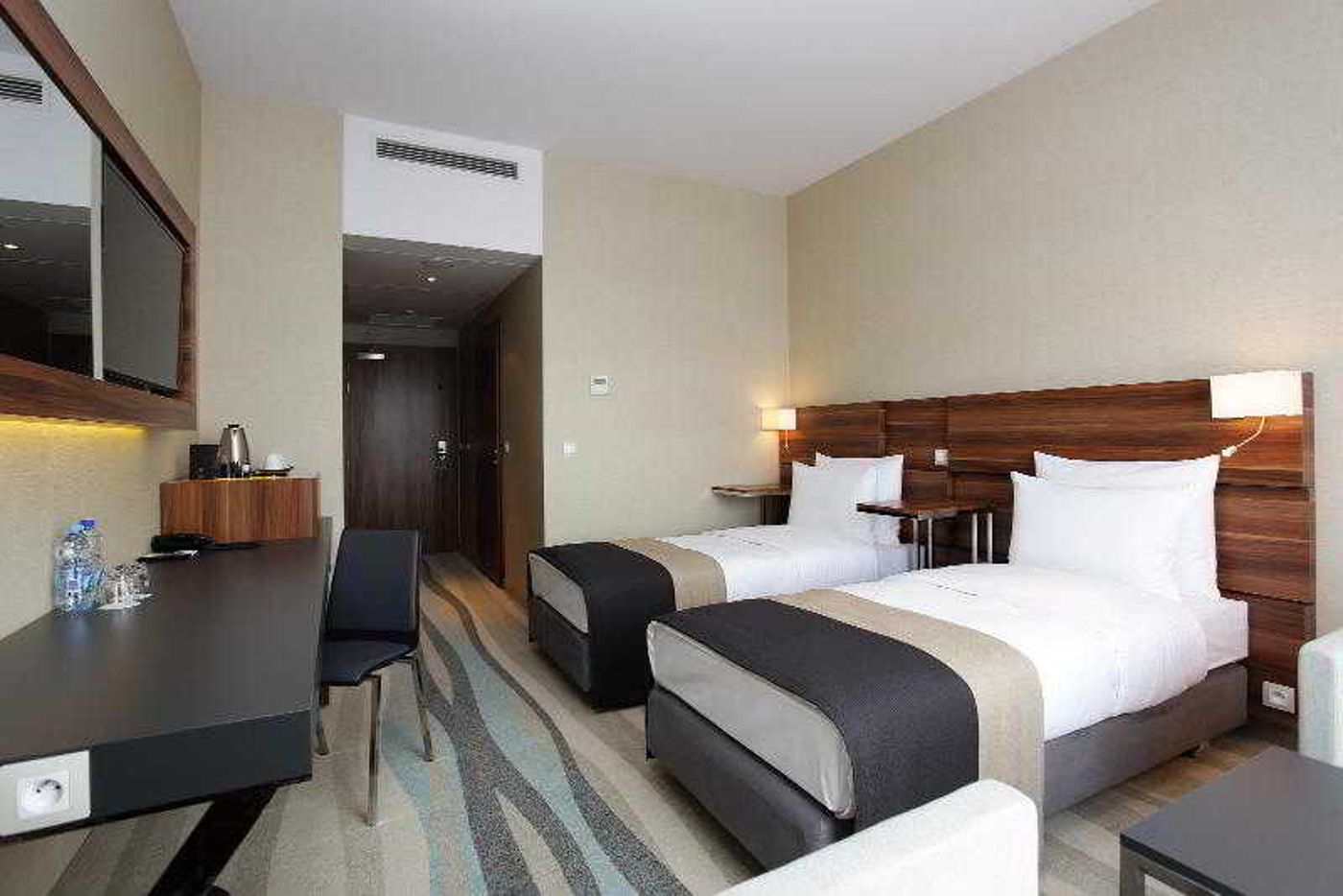 Warsaw-Plaza-Hotel-Room-21