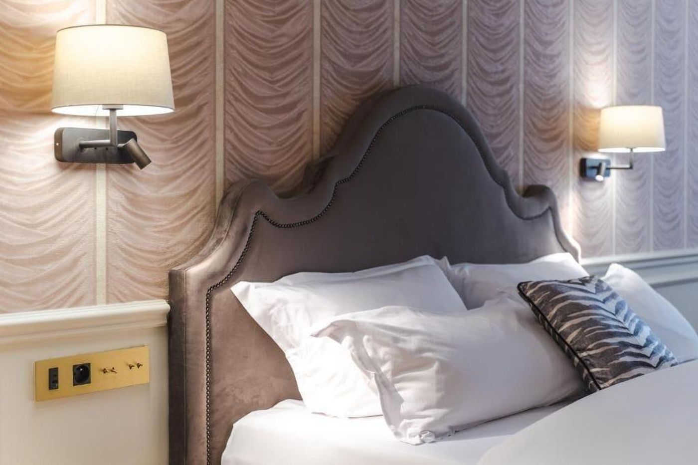 Hotel-Unicus-Palace-Old-Town---Destigo-Hotels-Room-60