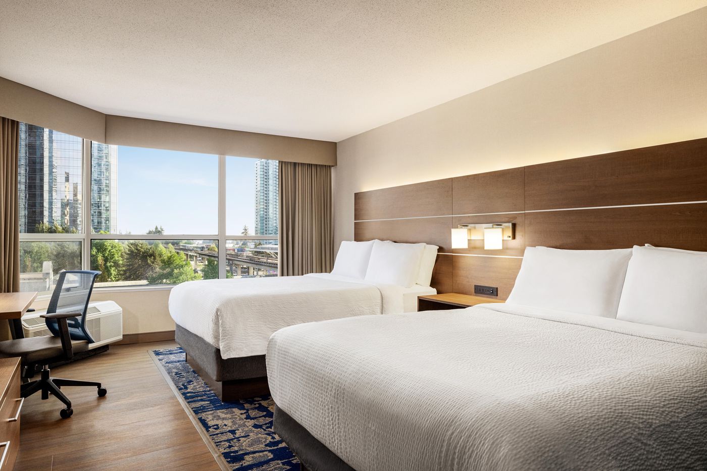 Holiday-Inn-Express-Vancouver-Metrotown--Burnaby--Room-15