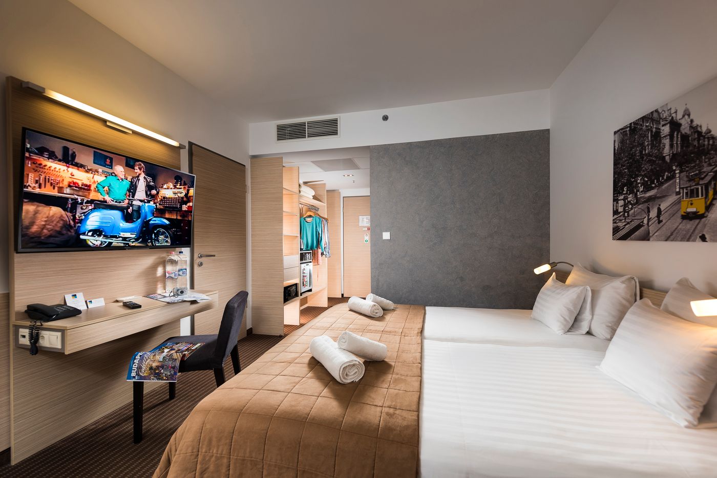 Bo18-Superior-Hotel-Room-33