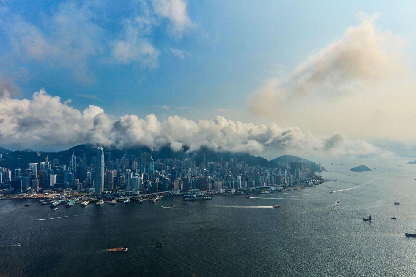 The-Ritz-Carlton--Hong-Kong-Room-81