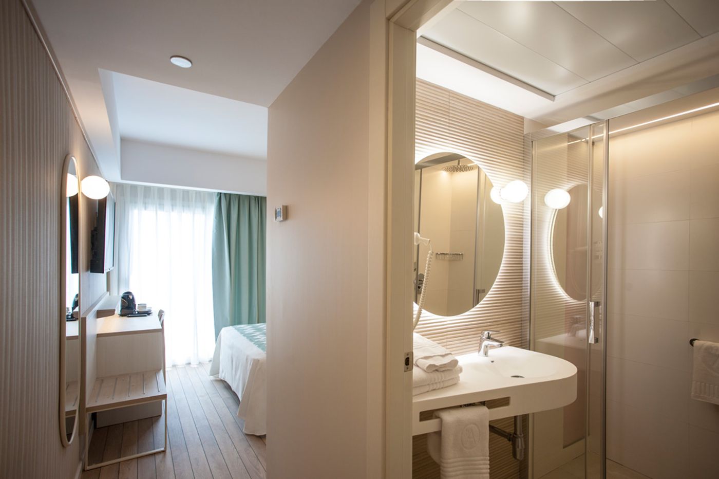 Hotel Ambassador I & II 