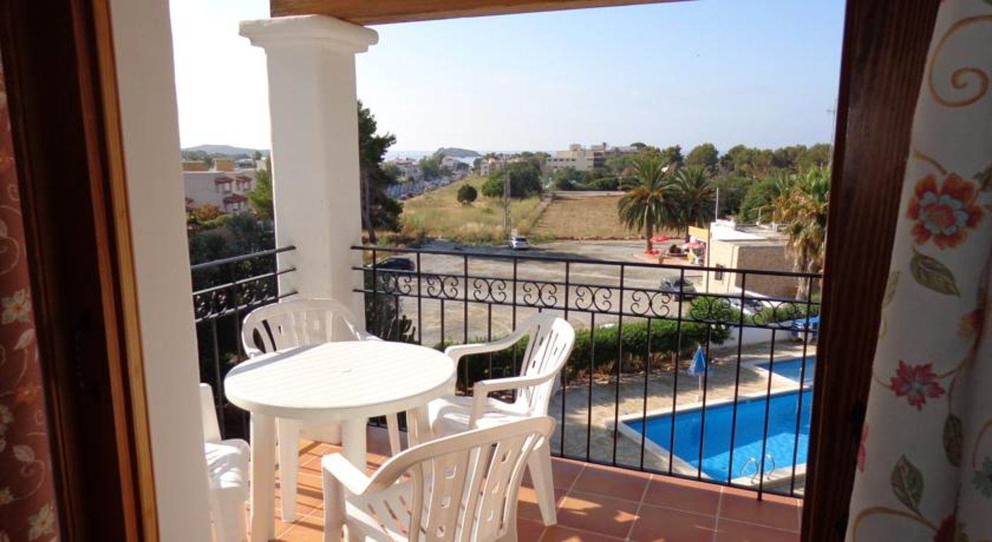 Los Pinares Benet Apartments