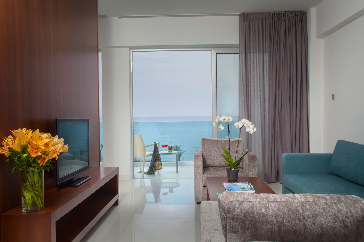 King-Evelthon-Beach-Hotel-and-Resort-Room-22