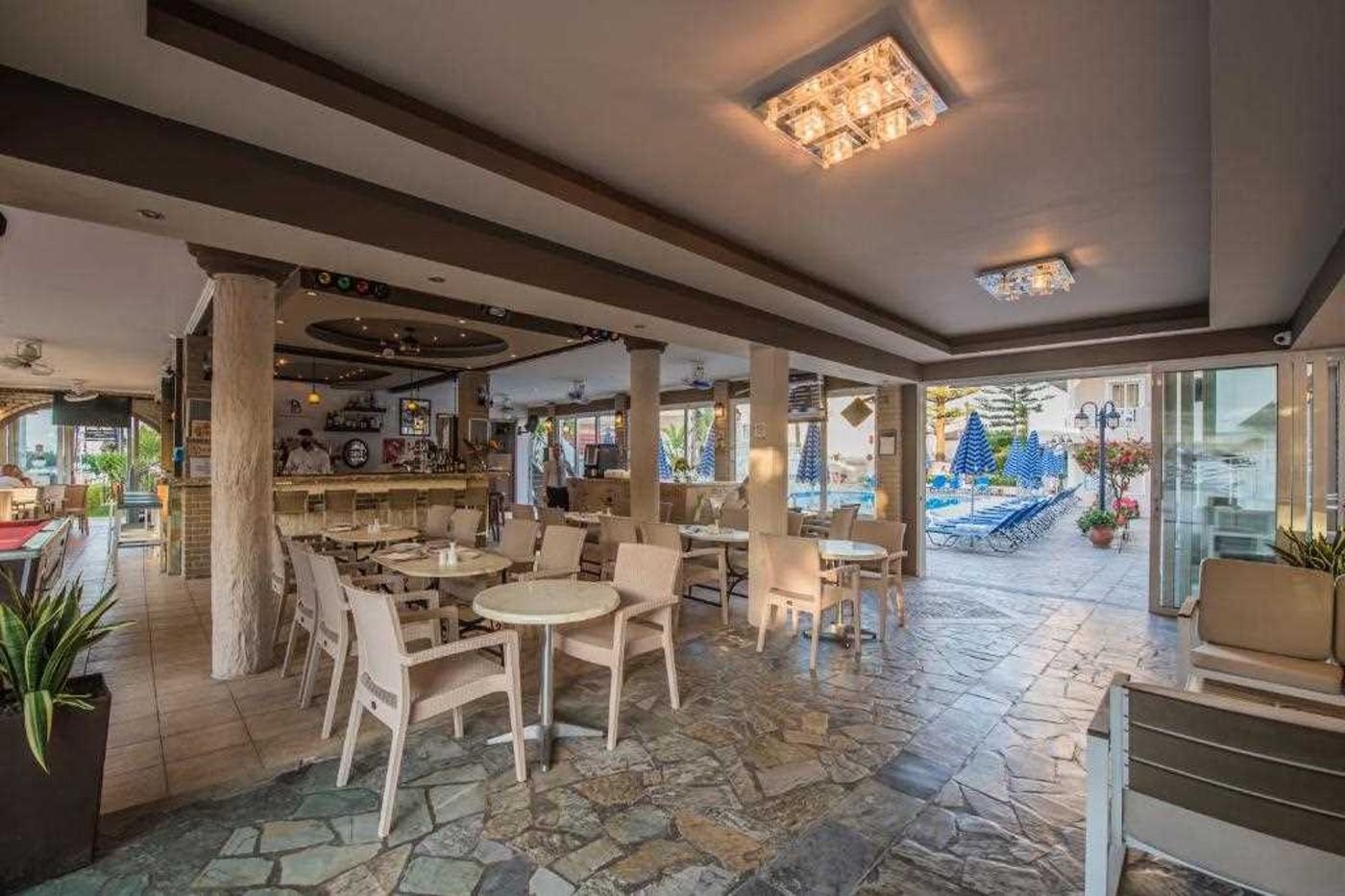 Planos-Beach-Aparthotel-Bar-36