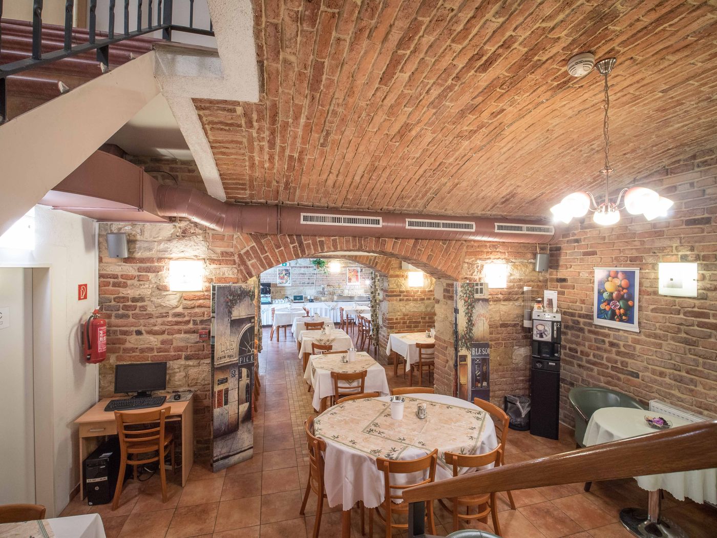 Alton-Prague-Restaurant-18