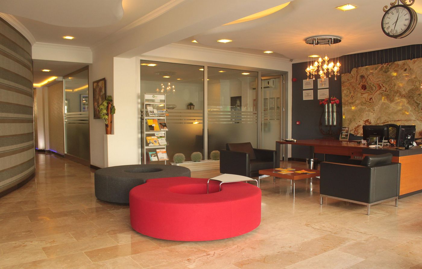 Tempo-Residence-Comfort-Lobby-31