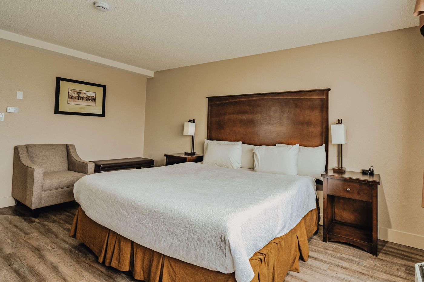 SureStay-Plus-Hotel-by-Best-Western-Coquitlam-Room-20