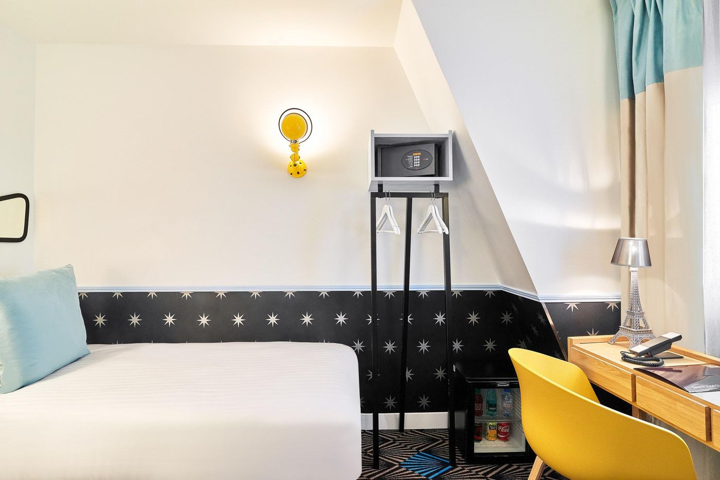 Augustin-Astotel-Room-25