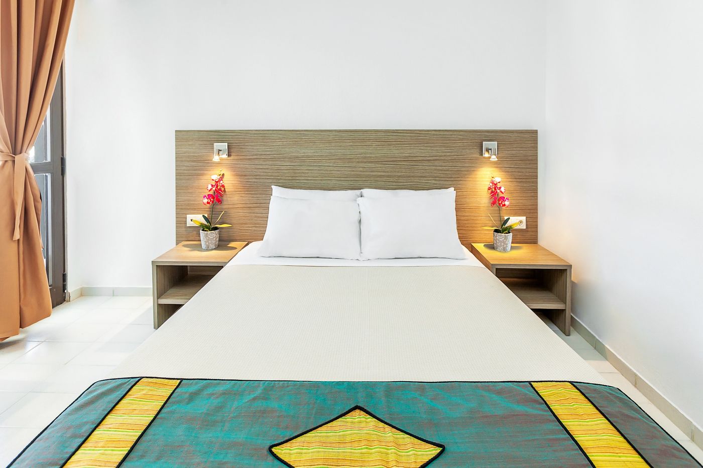 Dolphin-Beach-Hotel-Room-17